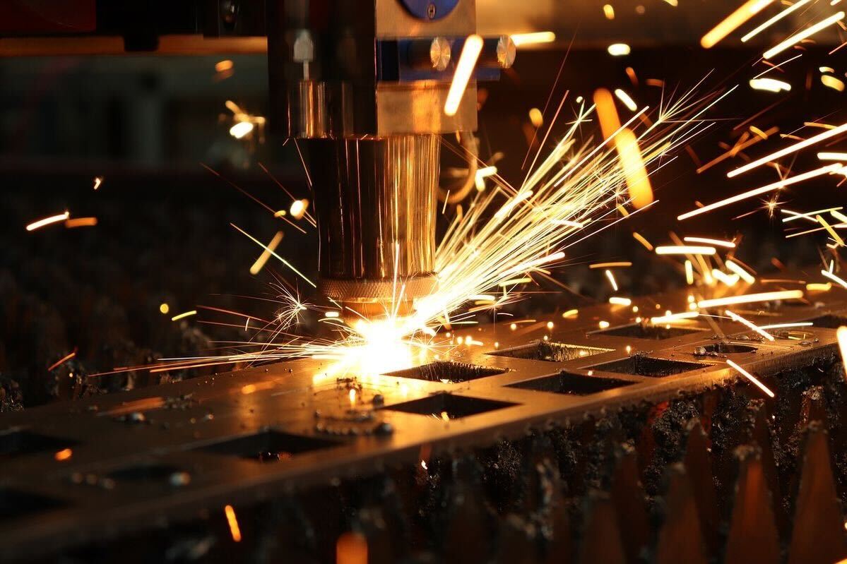 Fiber laser cutting in production